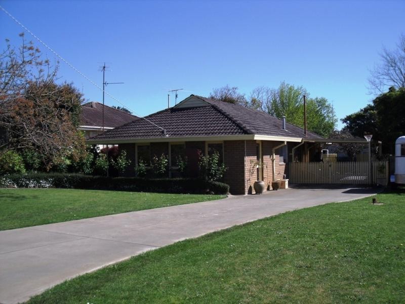 5 SOMERSET CRESCENT, Leongatha VIC 3953