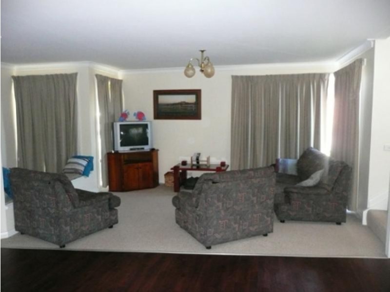 8 Dobson Way, Warrnambool VIC 3280