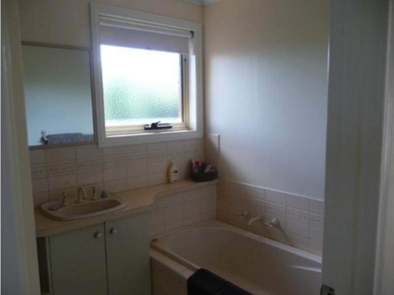 8 Dobson Way, Warrnambool VIC 3280