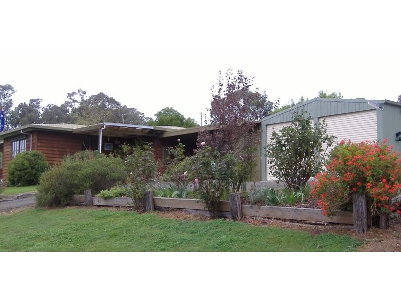 25 McEvoy St, Casterton VIC 3311