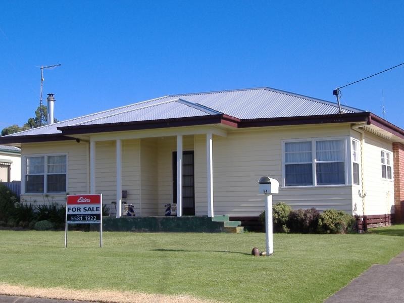 24 Peachey Street, Casterton VIC 3311