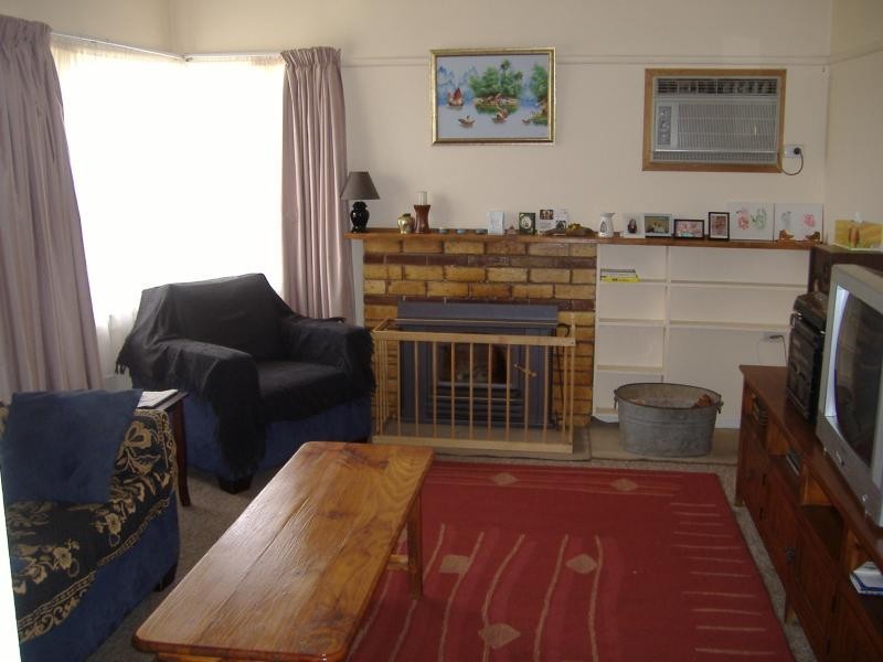 24 Peachey Street, Casterton VIC 3311