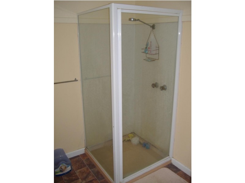 24 Peachey Street, Casterton VIC 3311