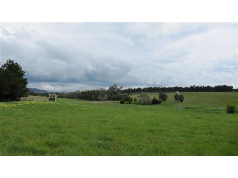 149 Knox Rd, Romsey VIC 3434