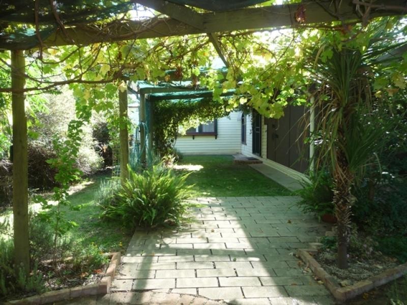 80 Mahonga St, Jerilderie NSW 2716