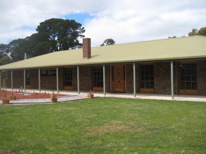 16 Williams Road, Hamilton VIC 3300