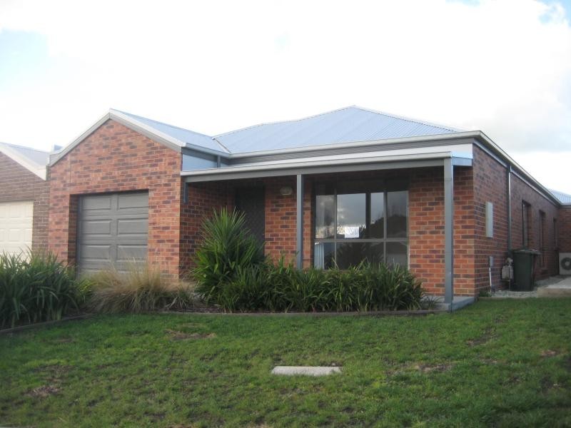 16 LAKESIDE MEDE, Hamilton VIC 3300