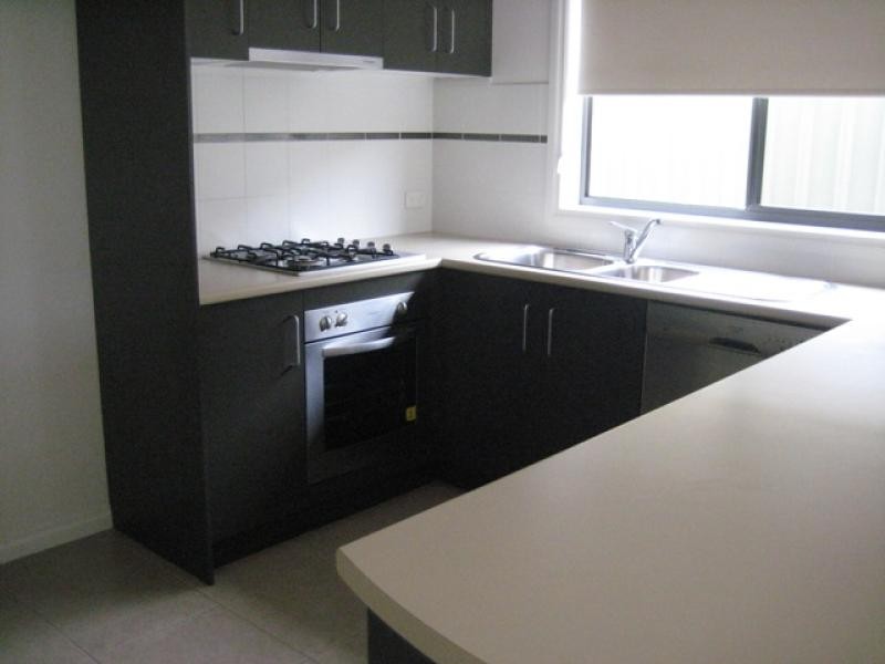 16 LAKESIDE MEDE, Hamilton VIC 3300