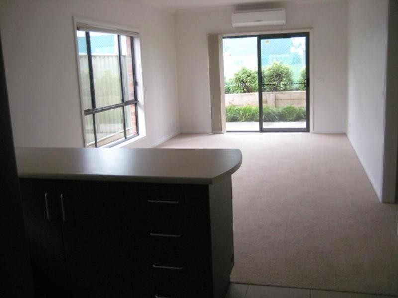 16 LAKESIDE MEDE, Hamilton VIC 3300