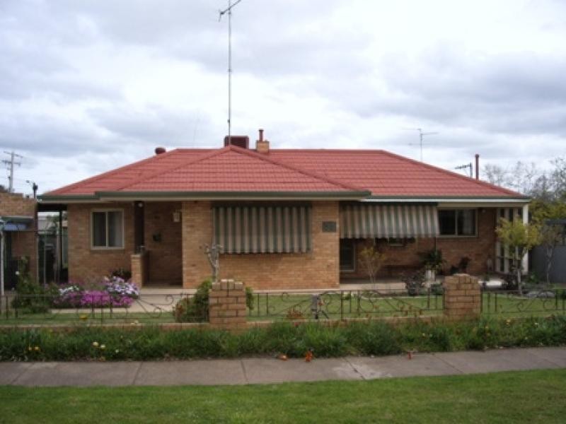 30 DOUGLAS, Narrandera NSW 2700