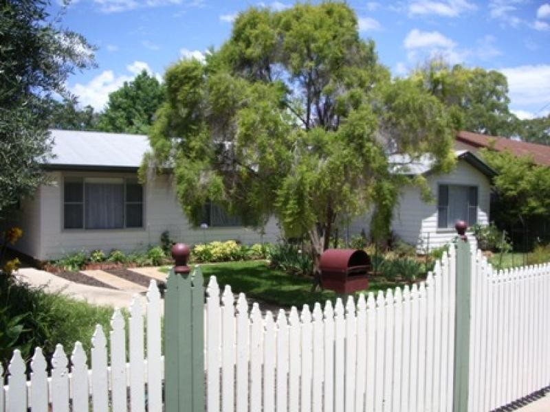 98 BOLTON, Narrandera NSW 2700