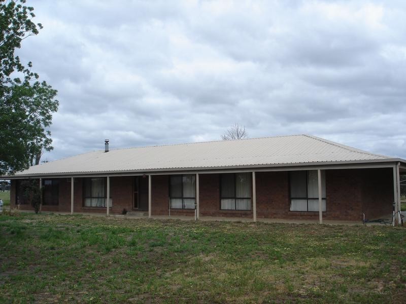 100 WARREN ROAD, St Germains VIC 3620