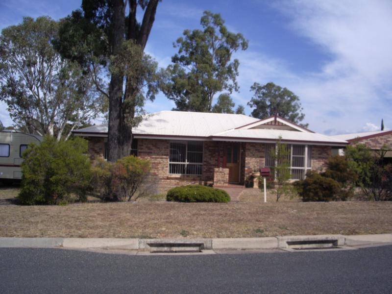 2 FLYNN DRIVE, Warwick QLD 4370