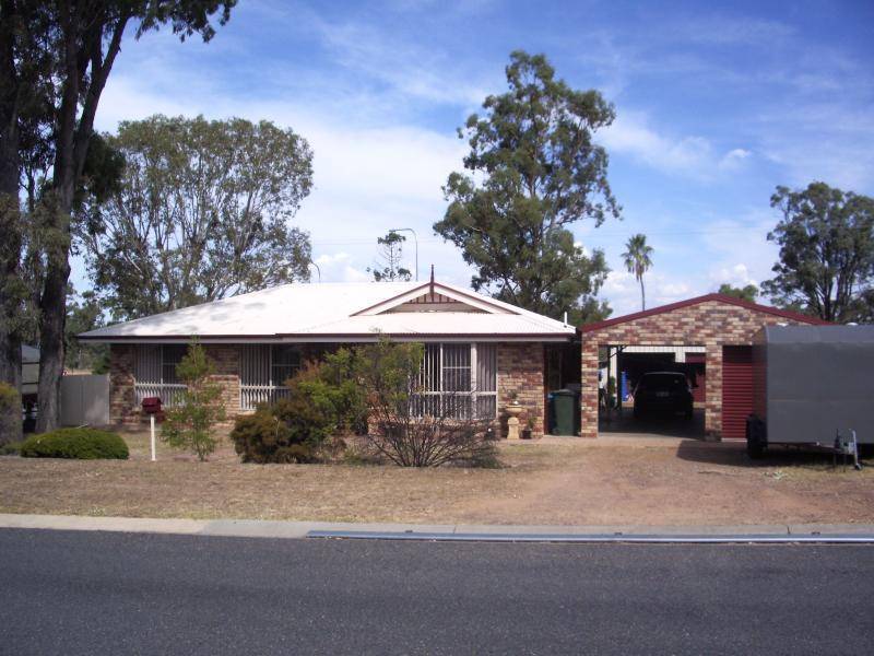 2 FLYNN DRIVE, Warwick QLD 4370