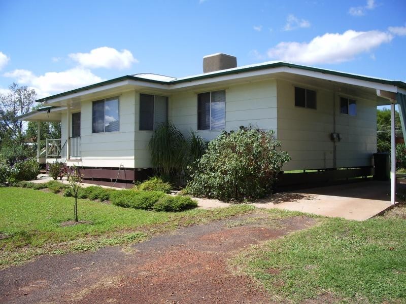 8 CHARLES STREET, Surat QLD 4417