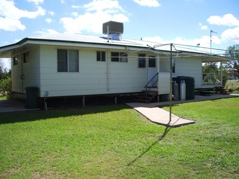 8 CHARLES STREET, Surat QLD 4417