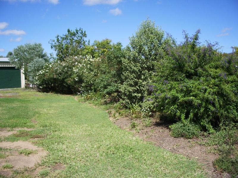 8 CHARLES STREET, Surat QLD 4417