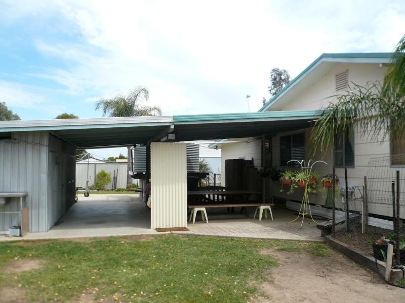 2 PORTER STREET, Tara QLD 4421