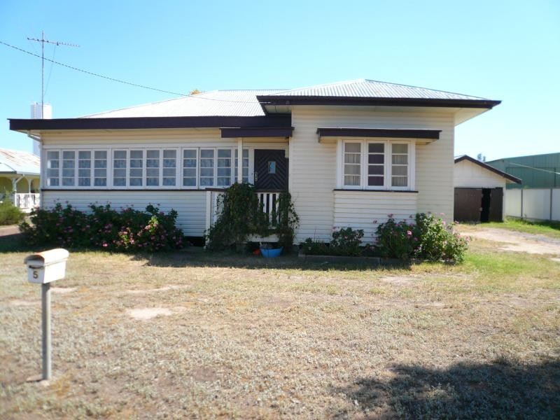 5 BINNIE STREET, Tara QLD 4421