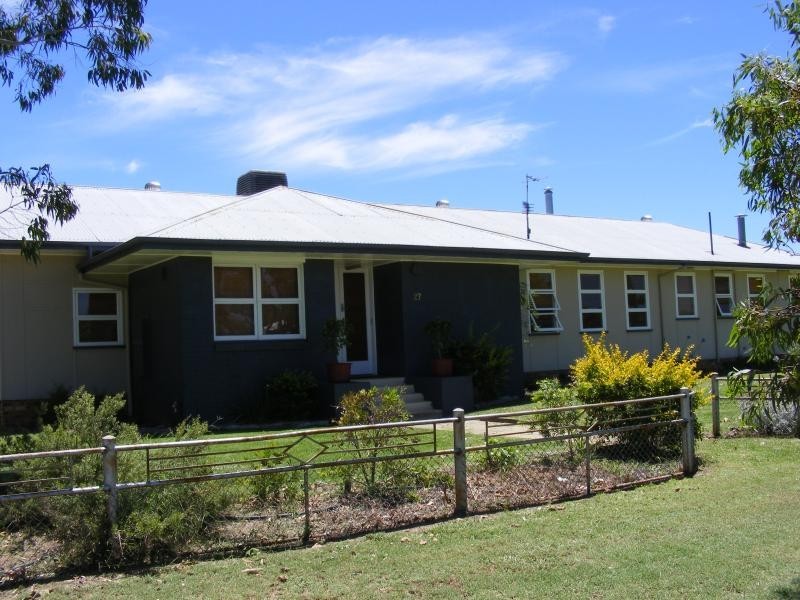 27 Lovell Street, Roma QLD 4455