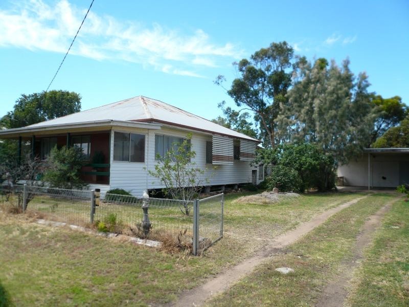 26 SMALLACOMBE STREET, Tara QLD 4421