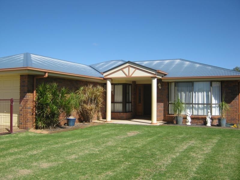 12 Taylor Street, St George QLD 4487