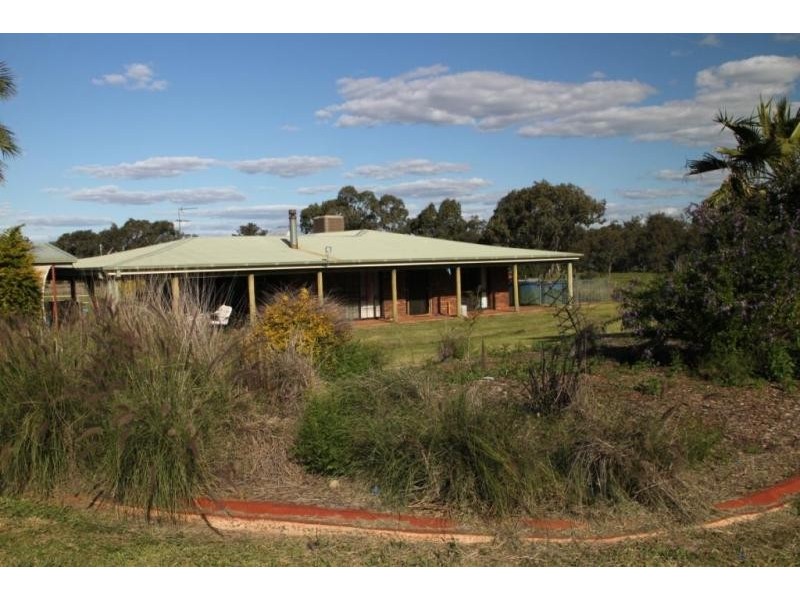 1208 CARNARVON HIGHWAY, Roma QLD 4455