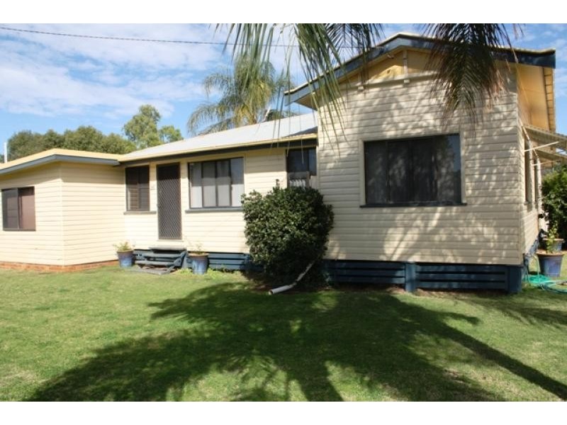 26 Church Street, St George QLD 4487