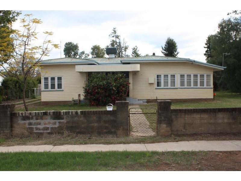 70 Grey Street, St George QLD 4487