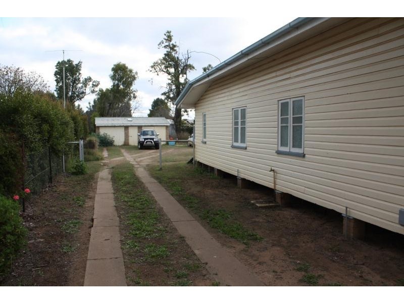 70 Grey Street, St George QLD 4487