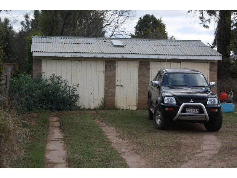 70 Grey Street, St George QLD 4487