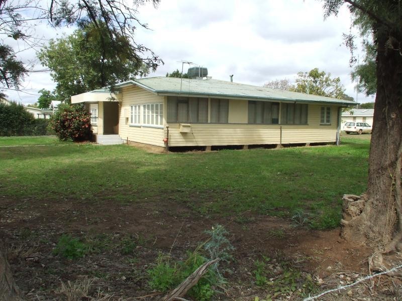 70 Grey Street, St George QLD 4487