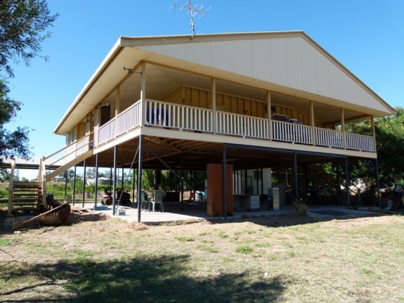 2-8 Sturt St, St George QLD 4487