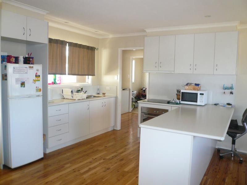 8 TUCKER STREET, Tara QLD 4421