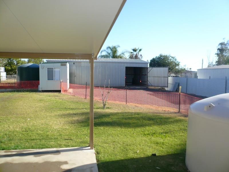 8 TUCKER STREET, Tara QLD 4421