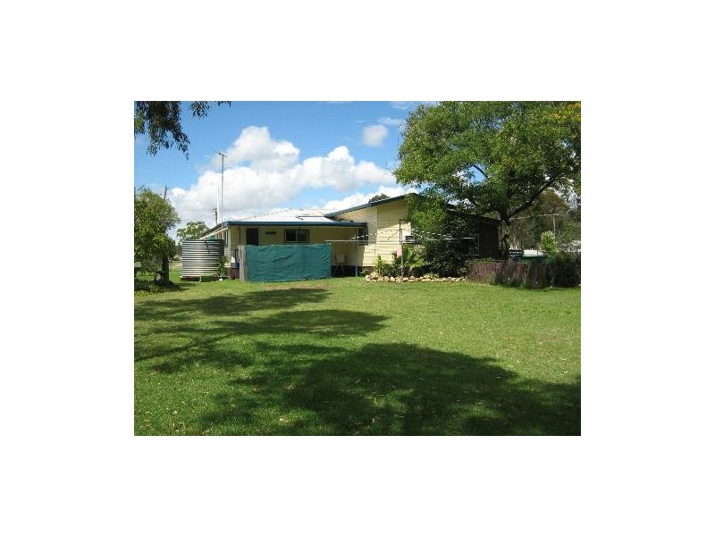 5 WALLACE STREET, Kogan QLD 4406
