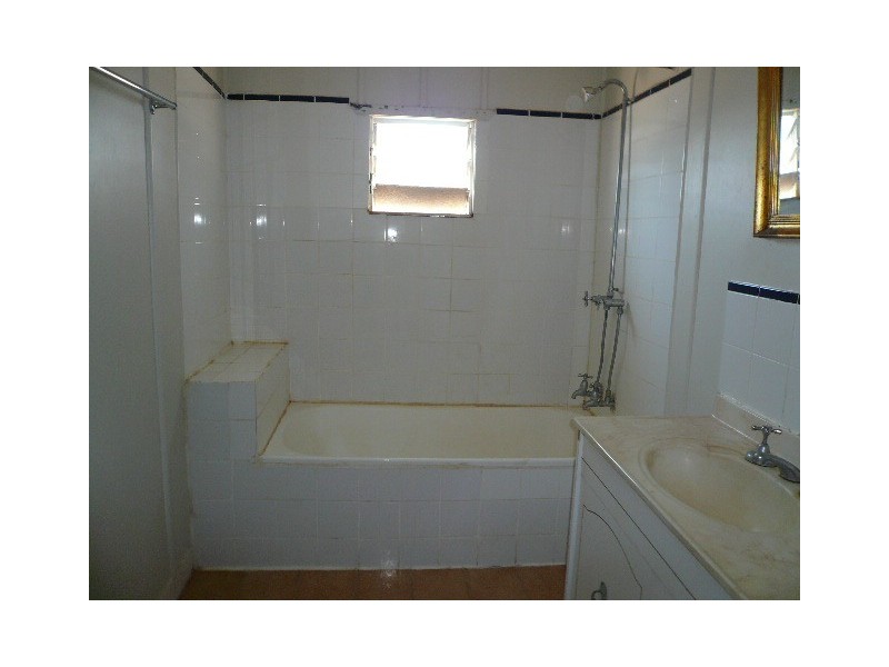 24 DAY STREET, Tara QLD 4421