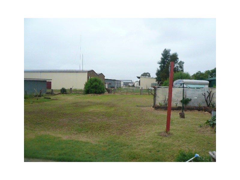 6 BILTON STREET, Tara QLD 4421