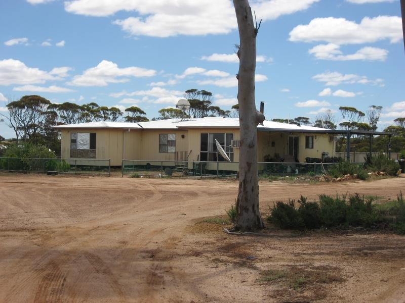 222 Dillon Rd, Newdegate WA 6355