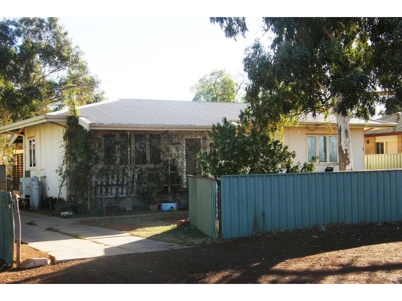 44 Queen St, Meekatharra WA 6642