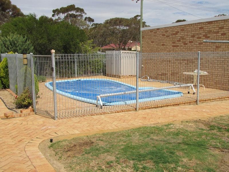 40 Repacholi Parade, Kondinin WA 6367