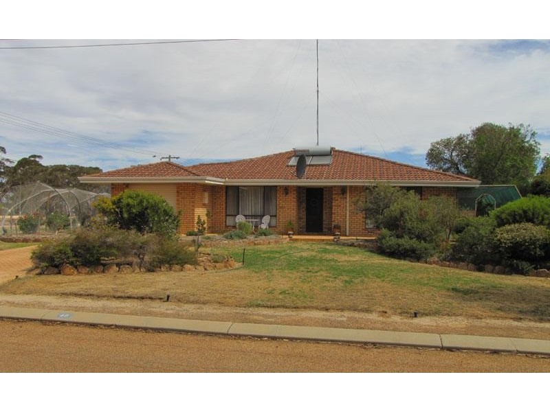 40 Repacholi Parade, Kondinin WA 6367