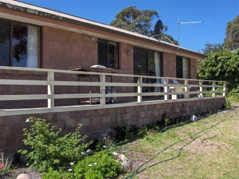 9 HOLLOWAY STREET, Flinders Island TAS 7255