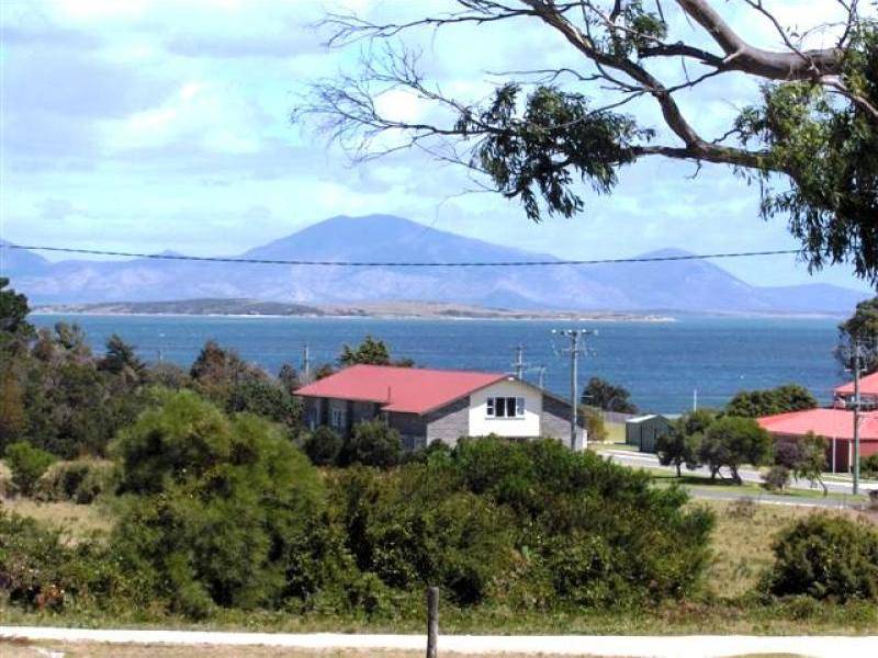 9 HOLLOWAY STREET, Flinders Island TAS 7255