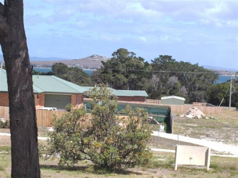 9 HOLLOWAY STREET, Flinders Island TAS 7255