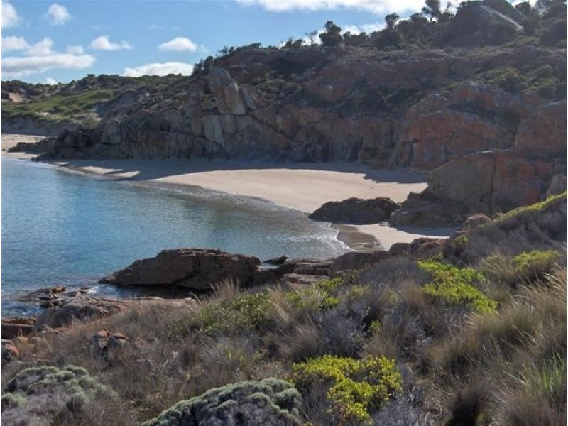 1 FOWLERS ROAD, EMITA, Flinders Island TAS 7255