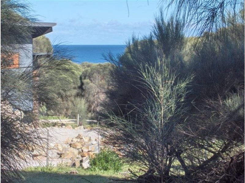 1 FOWLERS ROAD, EMITA, Flinders Island TAS 7255