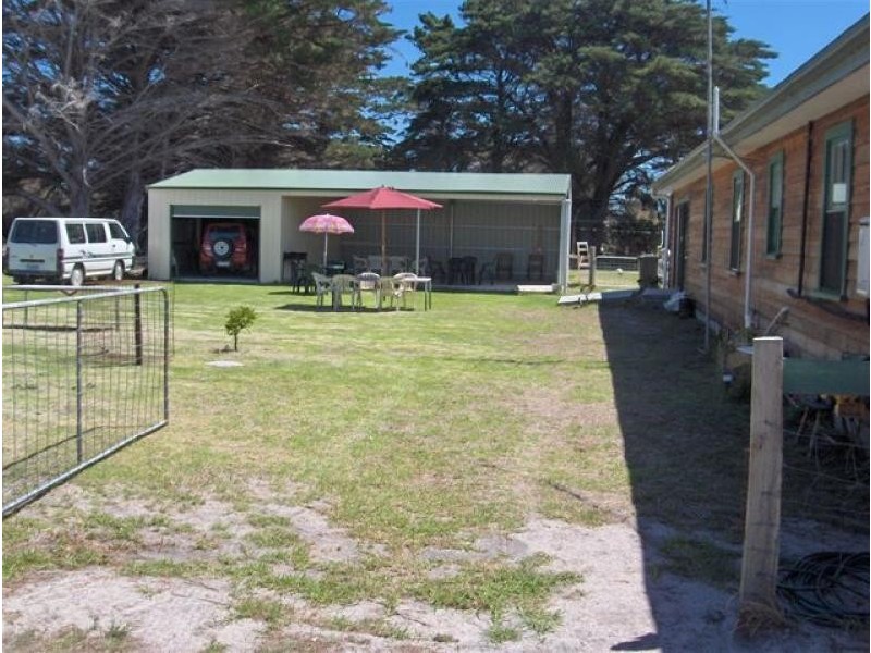 24 BLUFF ROAD, Flinders Island TAS 7255