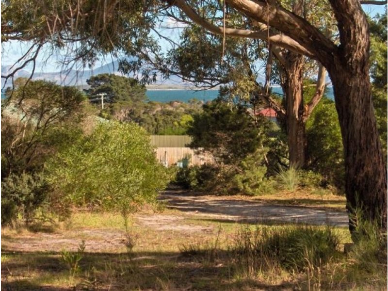 15 Holloway Street, Lady Barron, Flinders Island TAS 7255