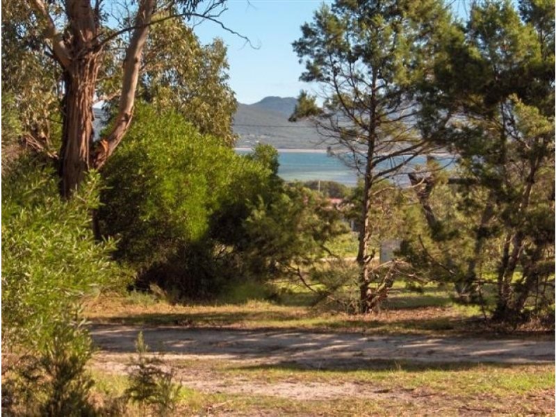 15 Holloway Street, Lady Barron, Flinders Island TAS 7255